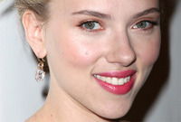 Scarlett-johanssons-hollywood-glamour-makeup-side